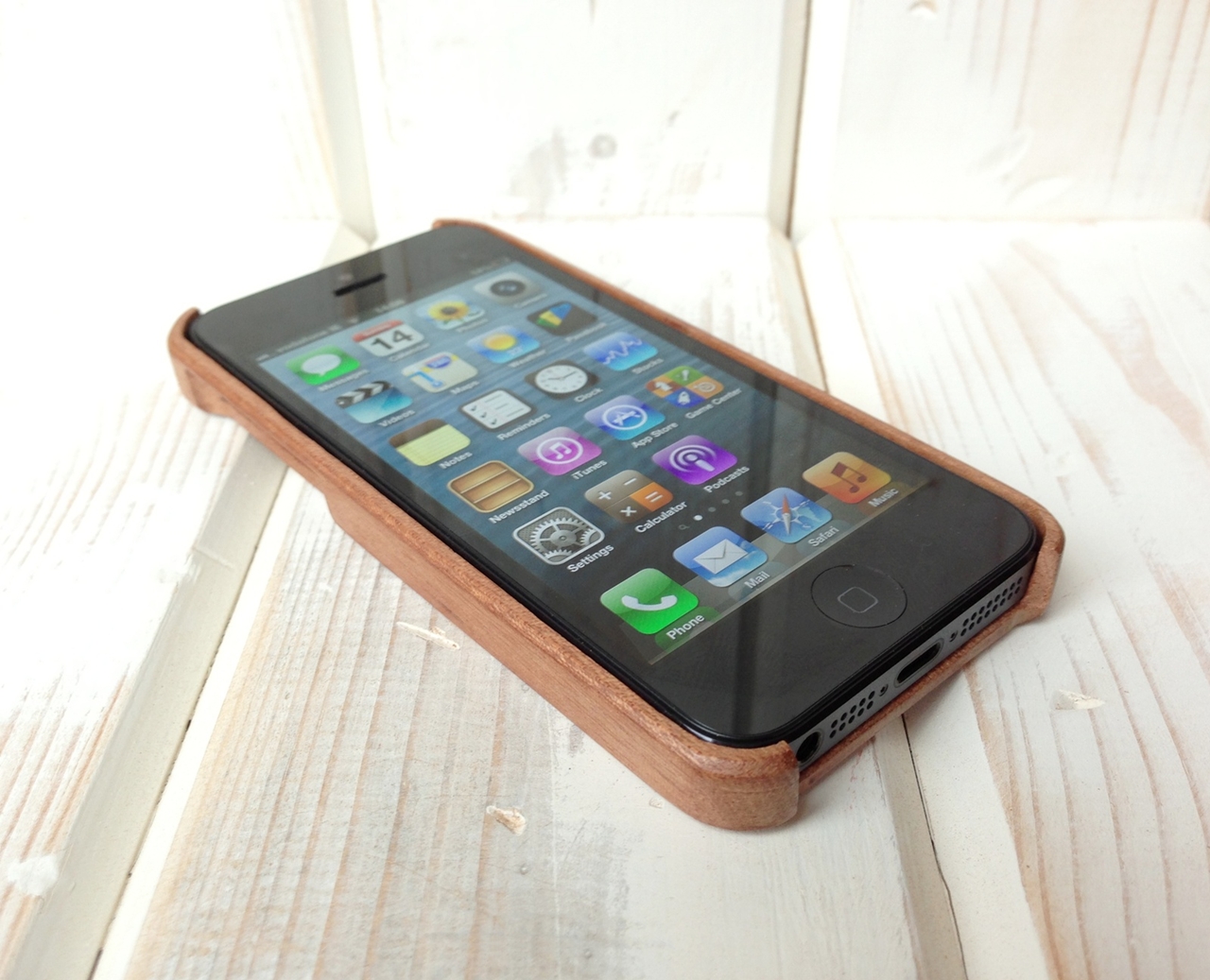 Carve wooden iPhone 5 case